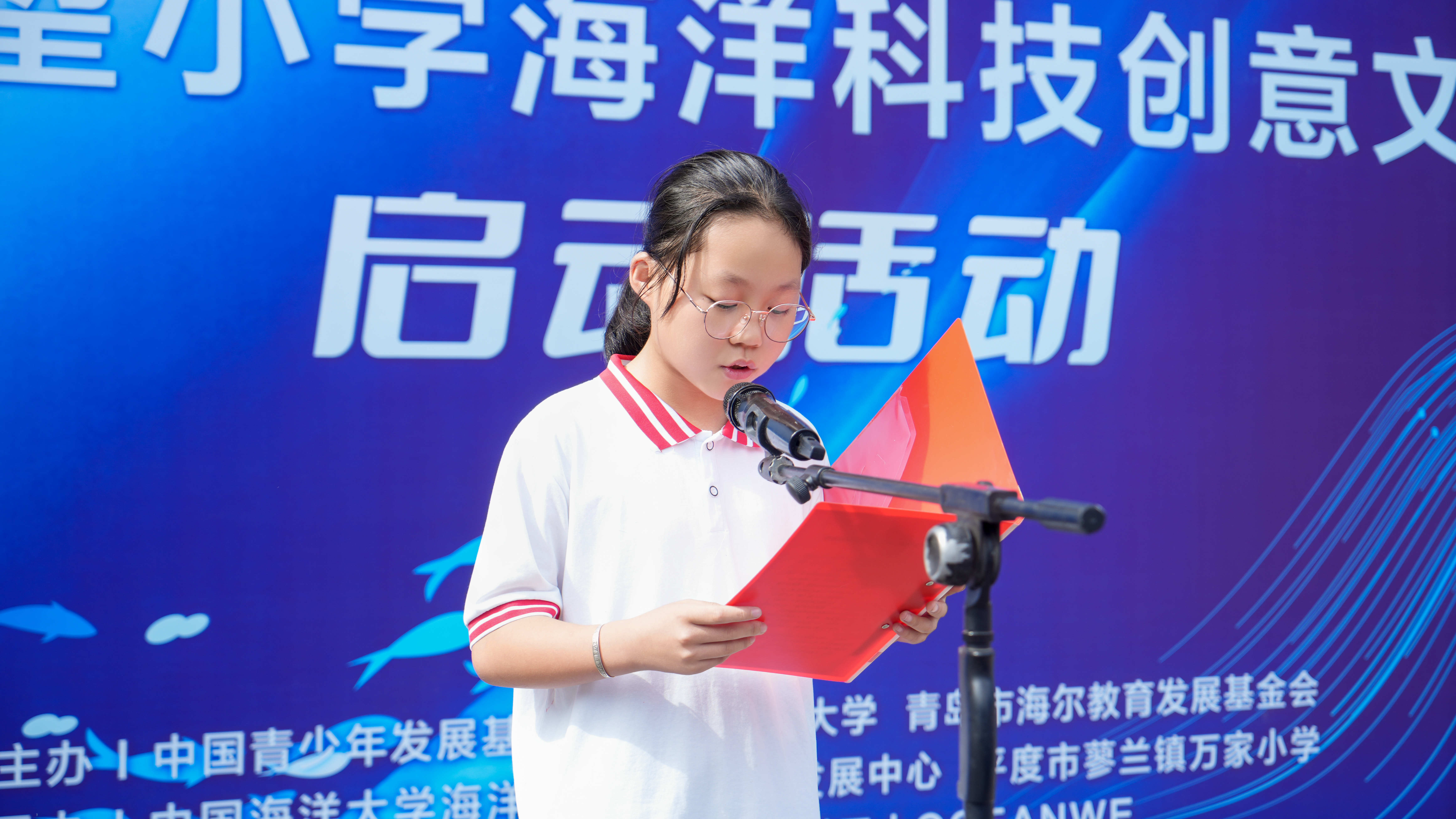 万家小学学生代表吴欣怡发言.jpg
