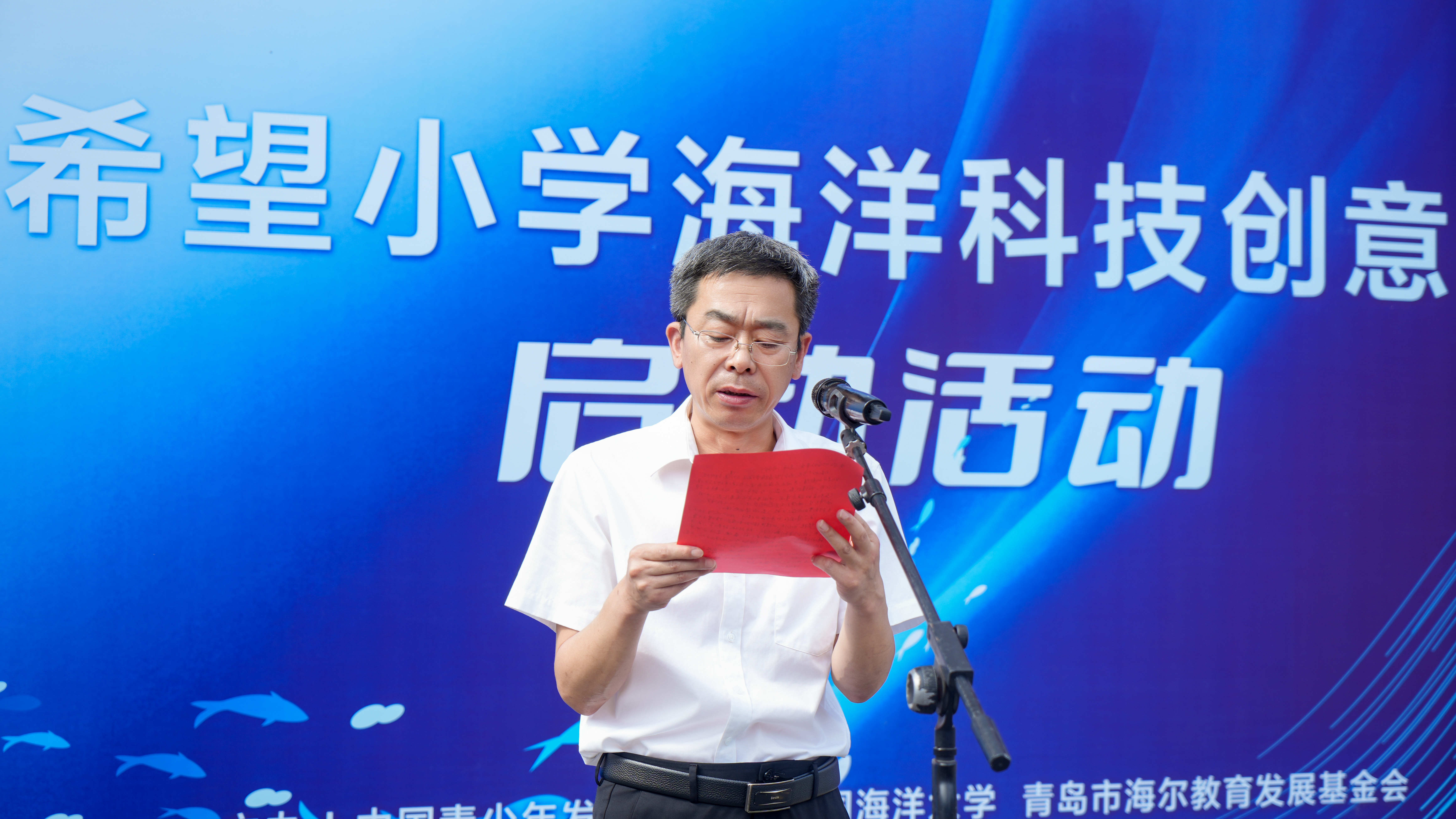 万家小学校长吴军平致辞.jpg