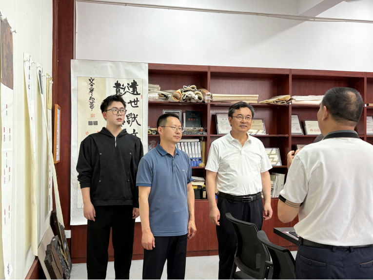 江苏省妇儿会、江苏琅声雅集一行赴淮安文化艺术学校调研交流1674.png